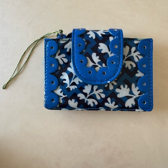 Vera Bradley Blue Lagoon Frill Pretty & Petite Card Holder - Picture 1 of 8